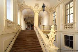 Steckt der haustürschlüssel von innen, gibt es eine weitere methode, die tür von außen zu öffnen. Gespenster Im Schloss