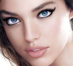 Makyajin Olmazsa Olmazi Eyeliner I Kimi Goz Sekline Gore Kimi Vurgulamak Istedigi Ifadeye Gore Suruyor Eyeliner In Degisik Kullan Eyeliner Makyaj Goz Kalemi