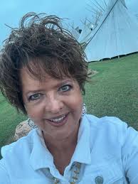 Queens Lifting Queens: Such a beautiful morning, yesterday, honoring our  Kiowa-Comanche-Apache Veterans Organization Princess at the Shoshone Tribe  Family Reunion Parade! It was great seeing the next generation step up to  celebrate