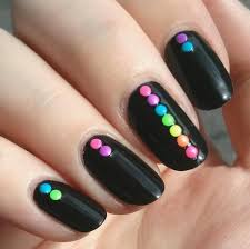 Uñas negras con diseños florales. Unas Negras Sencillas Con Puntos De Colores Unas Sencillas Y Bonitas Unas Sencillas Unas Bonitas Y Faciles