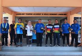 Hezri adnan, ketua pegawai eksekutif lada dengan diiringi ybhg. Majlis Agama Dan Istiadat Melayu Perlis Perlis Perlu Ambil Kesempatan Limpahan Pelancong Di Langkawi