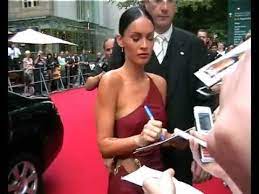 Megan denise fox was born on may 16, 1986 in oak ridge, tennessee to gloria darlene tonachio (née cisson), a real estate manager & franklin thomas fox. Trailer Premiere Transformers 2 Revenge Of The Fallen With The Sexy Megan Fox Close Up Youtube