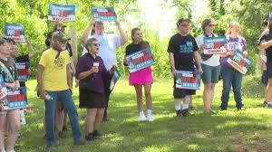 Mid-Missourians join rallies across the state against Amendments 4 and 5