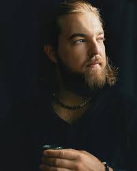 Будь спокоен и знай”.