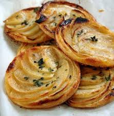 Tarte Fine Aux Pommes Apple Shared By Http Www Veggiefocus Com Food Recipes Using Fruit Apple Tartlets