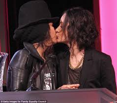 Check spelling or type a new query. Sara Gilbert Holds Hands With Wife Linda Perry While At Family Equality Awards Daily Mail Online