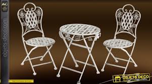 Table en fer forgé au métal texturé, c'est à dire dont la surface est travaillée à chaud pour lui donner un relief particulier. Salon De Jardin Blanc En Fer Forge Pour Enfants