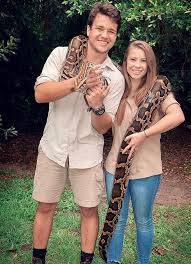 The late steve irwin's daughter found love in chandler powell. Steve Irwin S Daughter Bindi Welcomes Baby Girl With Very Unique Name Aktuelle Boulevard Nachrichten Und Fotogalerien Zu Stars Sternchen