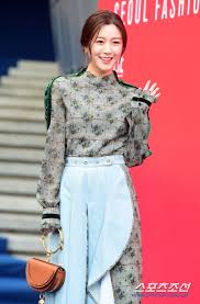 중국에서 100m 유리다리가 강풍에 통째로 날아가 관광객이 다리 위에 갇히는 사고가 발생했습니다. Obn2mn9jhcsnxm