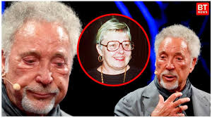 Music icon sir tom jones has revealed that his wife of almost 60 years has been battling depression since she was young. Tom Jones Blames Himself For Wife Linda S Death Youtube
