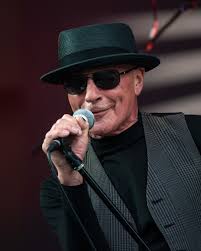 Phil Mogg — Wikipédia