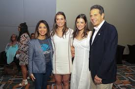 Cuomo and his three daughters mariah, cara and michaela volunteered at the boys and girls club of puerto rico's thanksgiving banquet on thursday, just two years after the island was devastated by. Celebrating Thanksgiving In Puerto Rico Governor Andrew Cuomo Facebook
