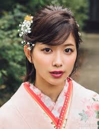 ボブのフェミニンヘアは渡邉理佐がお手本 前髪もポイント 成人式2020 髪型 メイク フェミニン ヘア 浴衣 ヘアアレンジ ショート 着物メイク