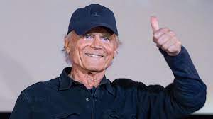Mit fast 80 jahren hat terence hill jüngst noch einmal einen kinofilm gedreht. Zwei Fauste Fur Ein Halleluja Sympathischer Raufbold Terrence Hill Wird 80 Zdfheute