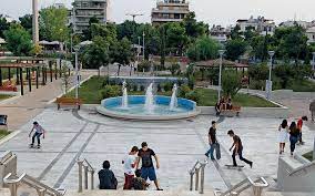 Η αλίκη είπε μια ωραία ιστορία. H Nea Smyrnh Stis Deka Wraioteres Geitonies Ths Eyrwphs Lykavitos Gr