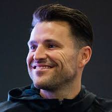 Mark Wright beams as he plants sweet kisses