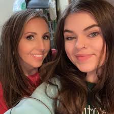 Halle Davenport Interviews her aunt Amy Mercer about her Great Quilting  Hobby!