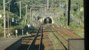 A devenit cel mai lung din lume, detronand o constructie similara din japonia, care se intinde pe 53,9 kilometri. Trenurile Japoneze Vor Rula Cu 210 Kilometri Pe Ora Prin Cel Mai Lung Tunel Submarin Din Lume Pentru A Castiga Trei Minute Mobile