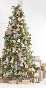 Amazing Farmhouse Christmas Tree Styles To Try My Simpatico Life In 2020 Outdoor Christmas Decorations Pretty Christmas Trees Pre Decorated Christmas Tree
