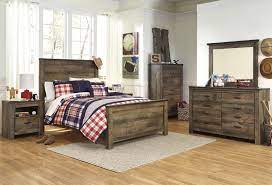 Apr 07, 2018 · whether she loves horses or he's a cowboy at heart, the trinell nightstand matches their authenticity. Trinell 4 Piece Panel Bedroom Set In Warm Rustic Oak