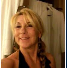 ❄️ Frosted perfection! This high-contrast blonde with icy white panels and  soft shadow roots is a bold, modern twist