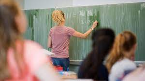 Besonders bei geographischer flexibilität ist die wahrscheinlichkeit höher, eine solche vertretungsstelle zu erhalten. Schulen Wer Beamter Werden Will Ist Als Lehrer Fehl Am Platz Welt