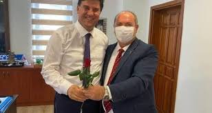 Eğitimine kumluova i̇lkokulu'nda başladı, ortaokul ve liseyi i̇stanbul, beylerbeyi’ndeki h. Alim Karaca Gorevimin Basindayim Ege Gazetesi