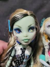 Found this gorgeous OOAK Frankie at Goodwill, help me find the artist? :  r/MonsterHigh