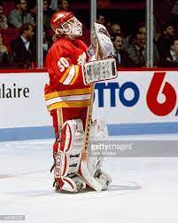 Mike-vernon-of-the-calgary-flames-looks-up-at-the-scoreboard-during-a-picture-id144061235 490612 Hockey Goalie Calgary Flames Hockey Fights
