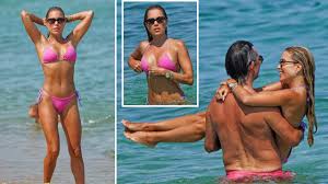 Dat zou christie bokma (23) aan weekblad story verteld hebben. Van Der Vaart S Ex Sylvie Meis Shows Off Incredible Body At St Tropez With Hubby Opera News