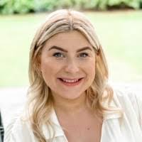 Sarah Pratley's Instagram, Twitter & Facebook