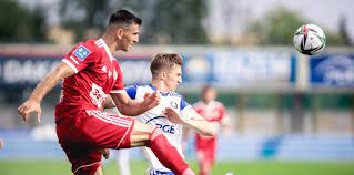 Currently, piast gliwice rank 6th, while stal mielec hold 15th position. Reg9csviehzd3m