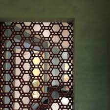 nawaf nahar al nassar on instagram نافذة الصباح فن الحفر على الخشب أو فن الأويمة كلمة أويما تعنى حفر النقو ceiling lights instagram posts pendant light