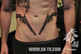 See more ideas about tatuaż, tatuaże, pomysły na tatuaż. Tatuaz Realistyczny Bok Pistolet Brzuch Przez Sh Th