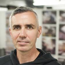 کریس گریملی نویسنده کتاب مرجع و مشخصات فنی طراحی داخلی