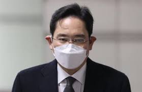 Profile of the minister of finance. Y67rf12mjc1imm