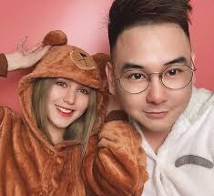 Vợ chồng Xemesis Xoài Non liên tục check-in với 1001 biểu cảm lầy lội, dân  mạng hết lời ghen tị