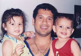 Sachin Tendulkar Turns Hairstylist For Son Arjun Tendulkar Filmfare Com Official page of sachin pilgaonkar, an indian film & television actor, director, singer &. sachin tendulkar turns hairstylist for