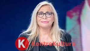 Oggi suo figlio paolo si è sposato, e la conduttrice ha condiviso alcuni dei momenti più belli del grande giorno su fiori d'arancio in casa venier, per l'attesissimo matrimonio di suo figlio paolo capponi. Mara Venier Mostra A Tutti Il Figlio Nascosto La Somiglianza Con La Madre E Incredibile Foto