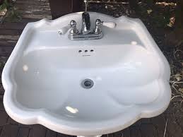 standard scalloped pedestal sink