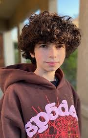 Iris Lasky's Instagram, Twitter & Facebook