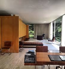 Mies Van Der Rohe Farnsworth House Plano Il Usa 1945 1951 Furnishing Consist Mainly Of Design Classi Bauhaus Interior Interior Architecture Bauhaus Design