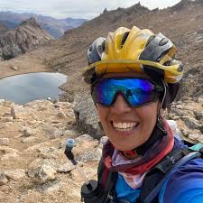 🕰️Allá por el 2019 una tardecita salí de mi dpto y fui al parque, empecé a  trotar-correr creo en ese momento habrán sido 30min. Charlando con un  paciente me dice tenes que