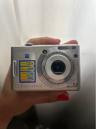 Vendo ciber shot sony 7.2, o botão de tirar foto está danificado mas tira  foto normal