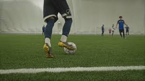 Tujuan dari permainan sepak bola yaitu memasukan bola ke gawang. Lama Permainan Sepak Bola Dan Peraturannya Kumparan Com