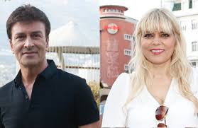 Tony carreira's youngest son is the interpreter of the theme ' let's go with everything ' and he still takes some dance steps next to his girlfriend. Conheca A Namorada De Tony Carreira Holofote