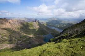 Il partage une frontière avec l'angleterre à l'est et est bordé par la mer d'irlande au nord et à l'ouest et le canal de bristol au sud. Snowdonia Que Faire Road Trip Au Pays De Galles