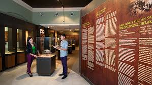 Galeri diraja sultan abdul aziz ialah sebuah galeri di klang, selangor, malaysia yang mempamerkan pelbagai koleksi diraja selangor. Galeri Diraja Sultan Abdul Aziz Royal Gallery Visit Selangor