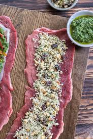 Mediterrane Rinderrouladen Mit Zweierlei Fullung In Fruchtiger Tomatensauce Rezept Hackfleisch Rezepte Einfach Rinderrouladen Fleisch Gerichte