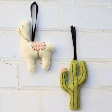 5 free hand embroidery patterns + resources for the modern needlework artist. Tutorial And Sewing Pattern Felt Llama And Cactus Christmas Ornaments Sewing